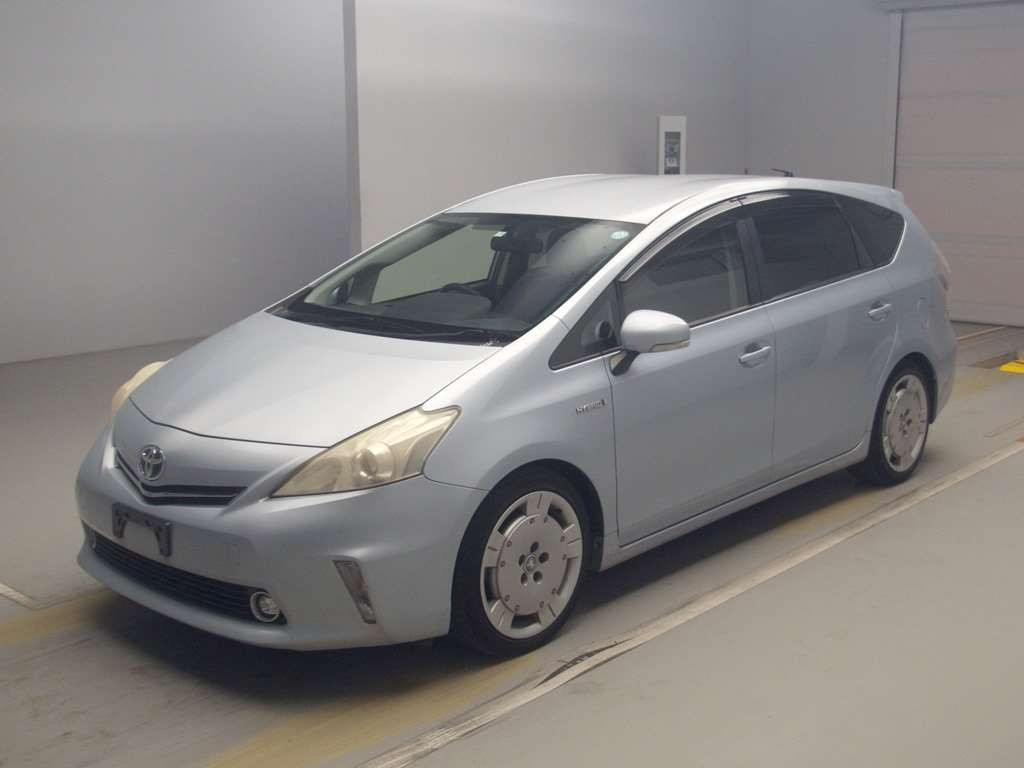 2011 Toyota Prius alpha ZVW41W[0]