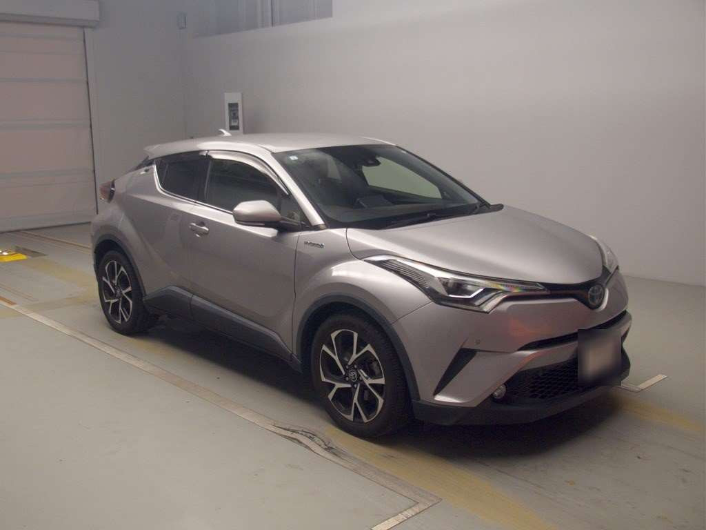 2017 Toyota C-HR ZYX10[2]