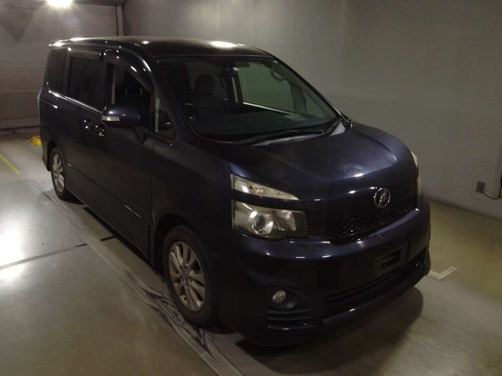 2012 Toyota Voxy ZRR70W[2]