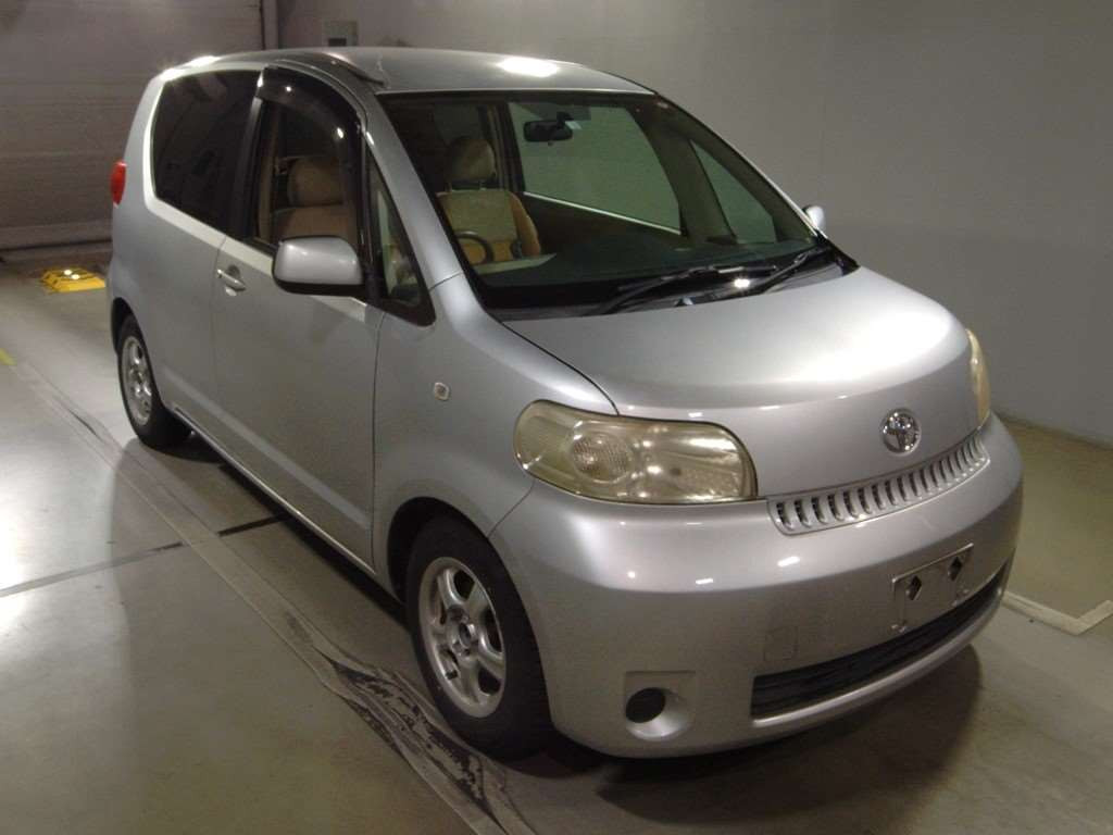 2005 Toyota Porte NNP10[2]