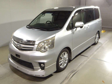 2013 Toyota Noah