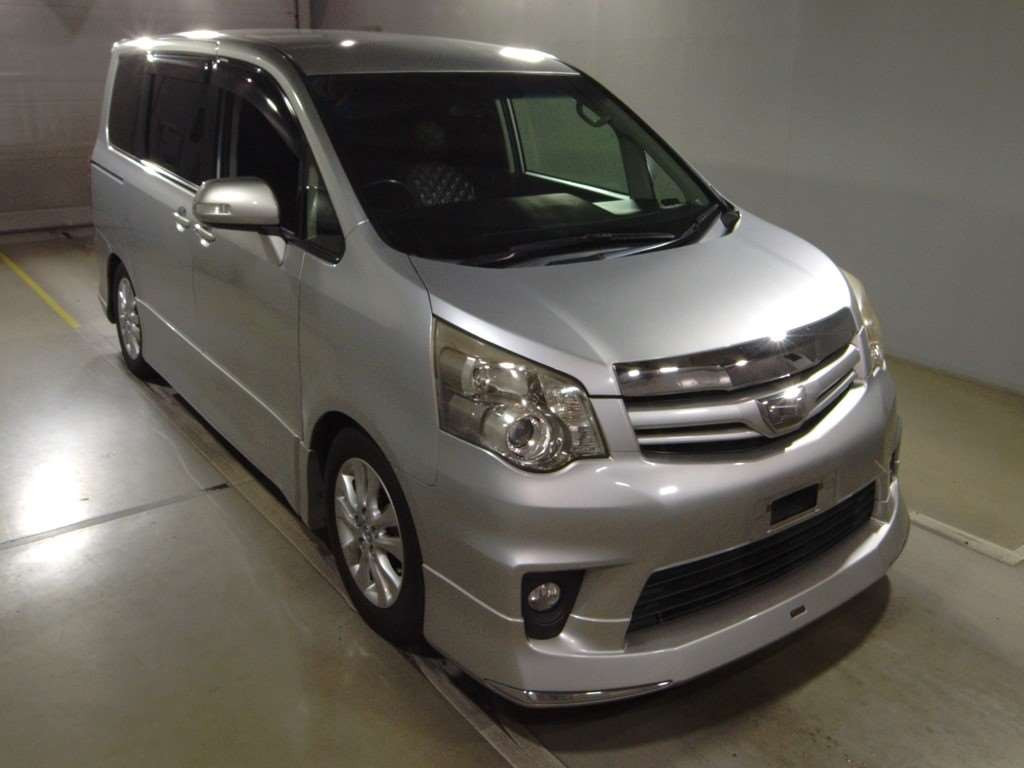 2013 Toyota Noah ZRR70W[2]