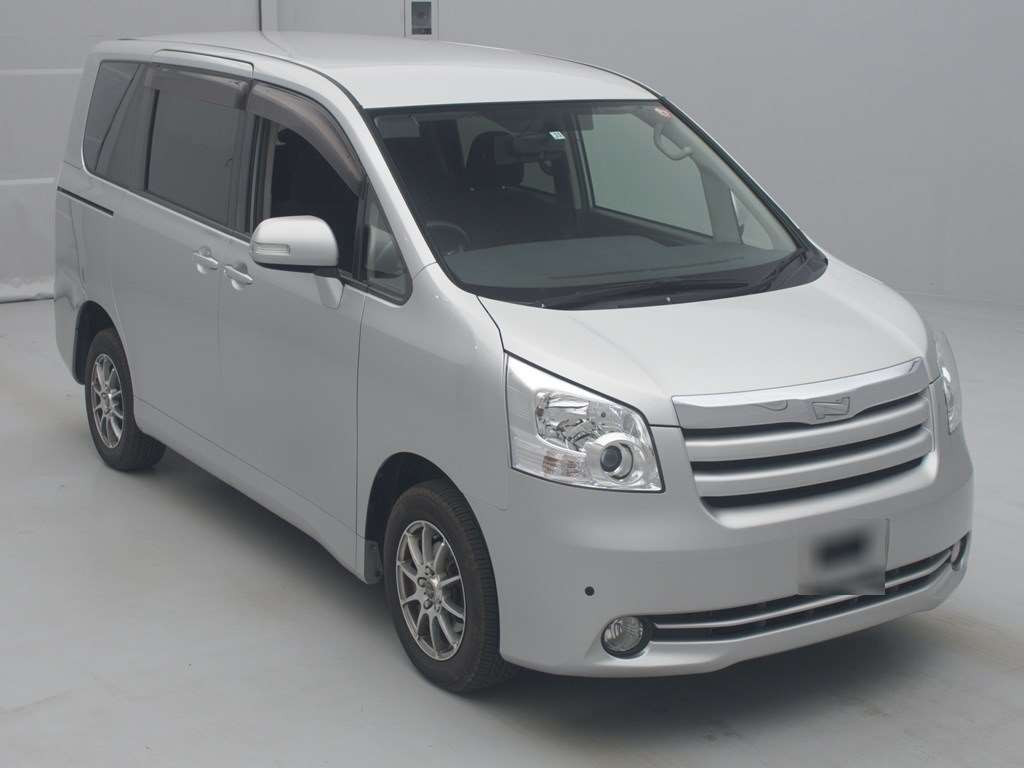 2009 Toyota Noah ZRR75G[2]