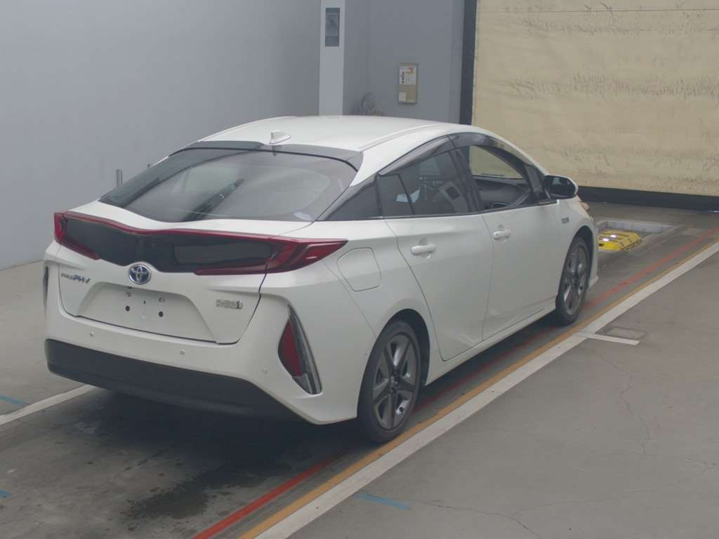 2019 Toyota Prius PHV ZVW52[1]