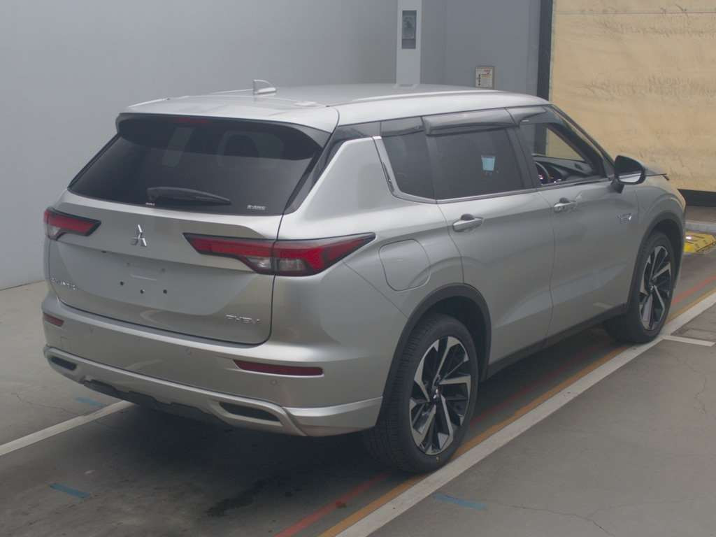 2022 Mitsubishi Outlander PHEV GN0W[1]