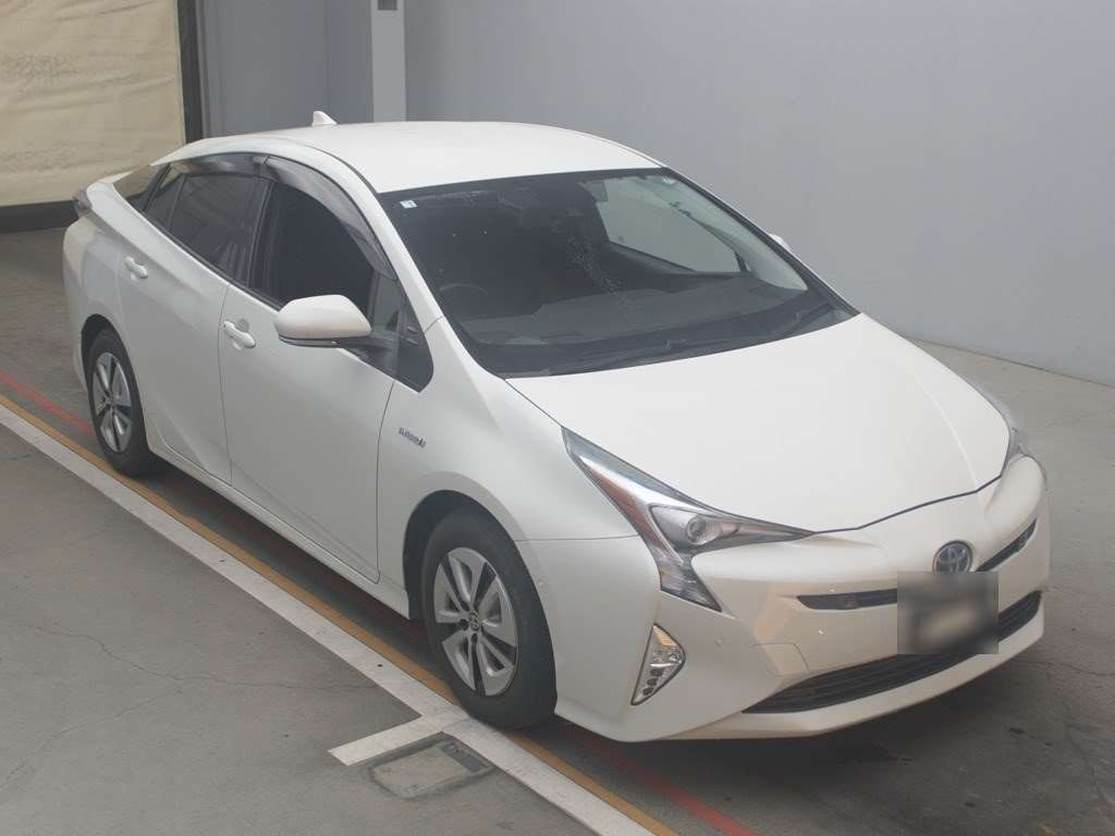 2016 Toyota Prius ZVW51[2]