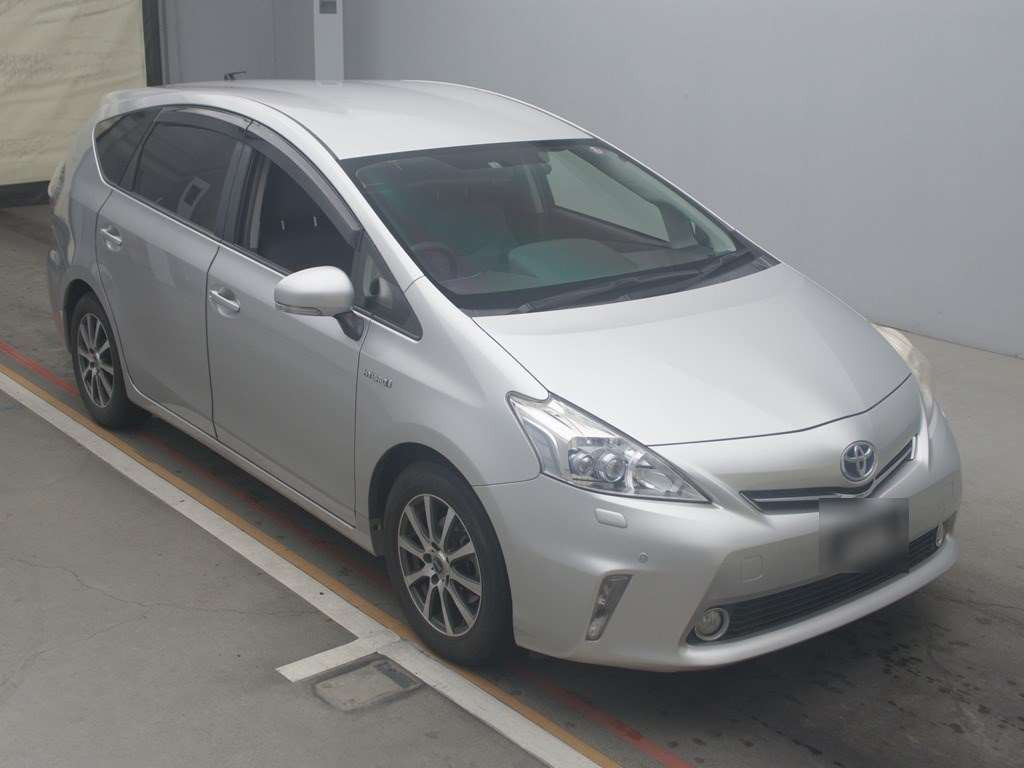 2012 Toyota Prius alpha ZVW41W[2]