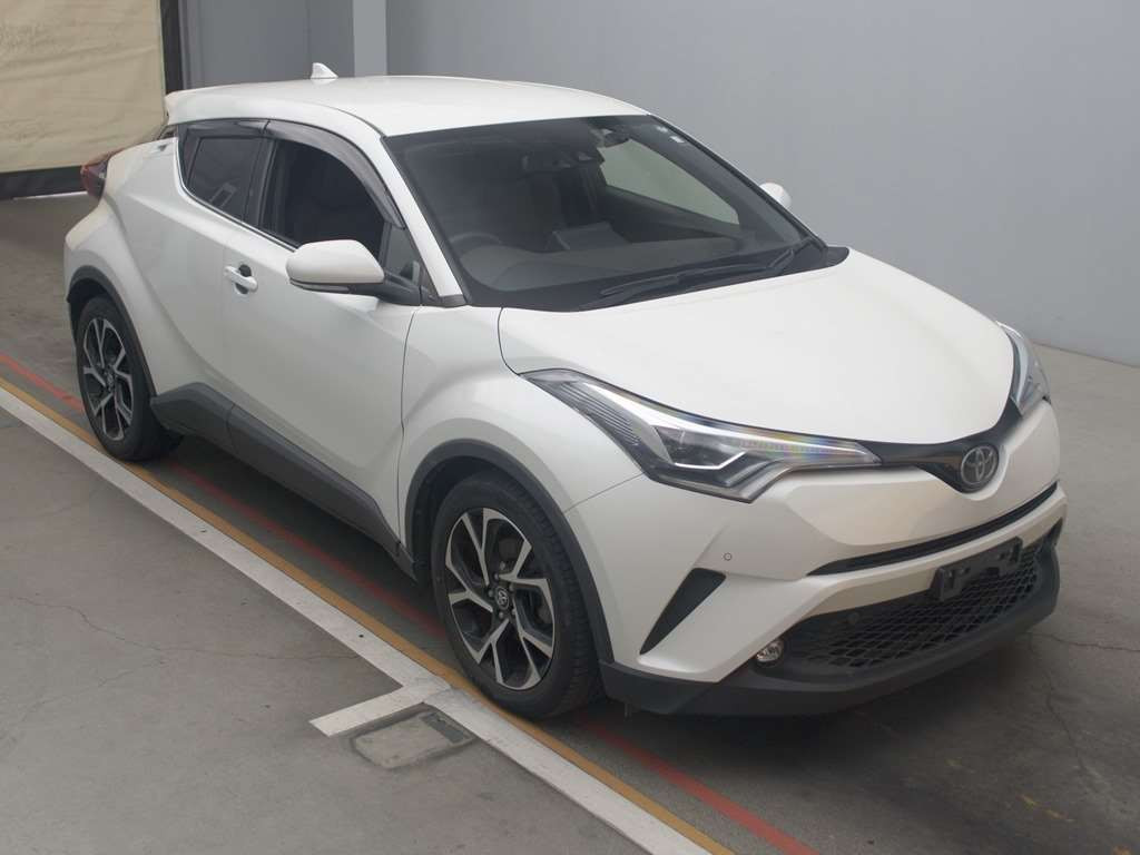 2020 Toyota C-HR NGX10[2]