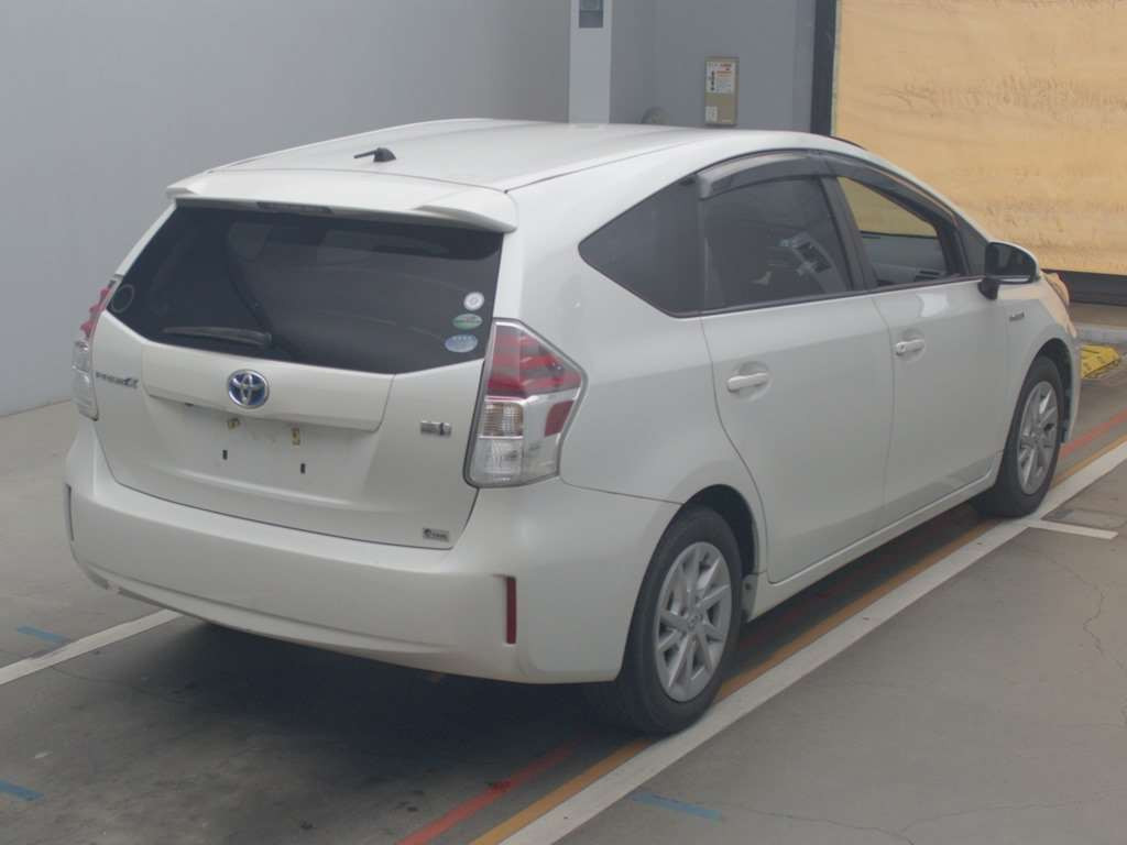 2015 Toyota Prius alpha ZVW41W[1]