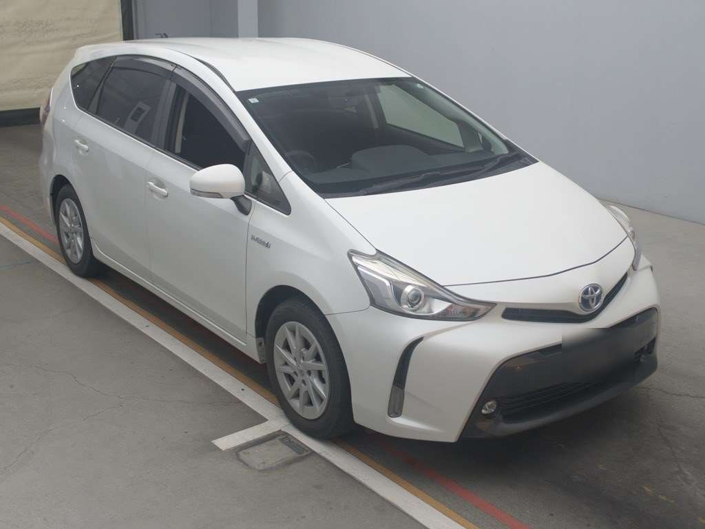 2015 Toyota Prius alpha ZVW41W[2]