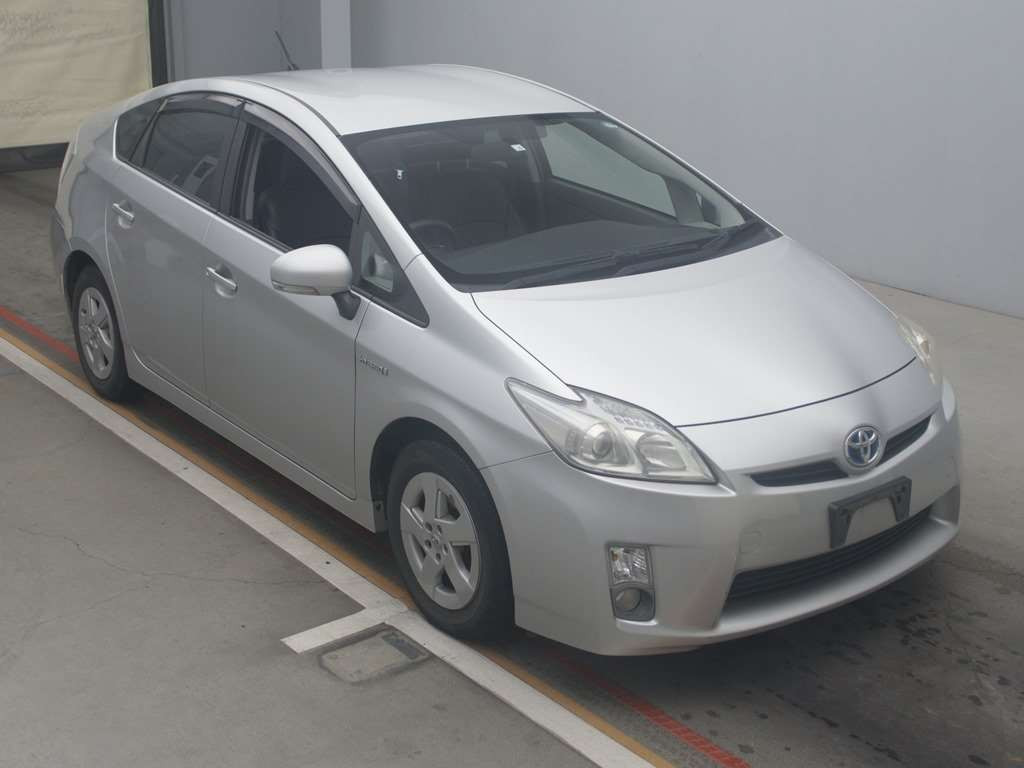 2010 Toyota Prius ZVW30[2]