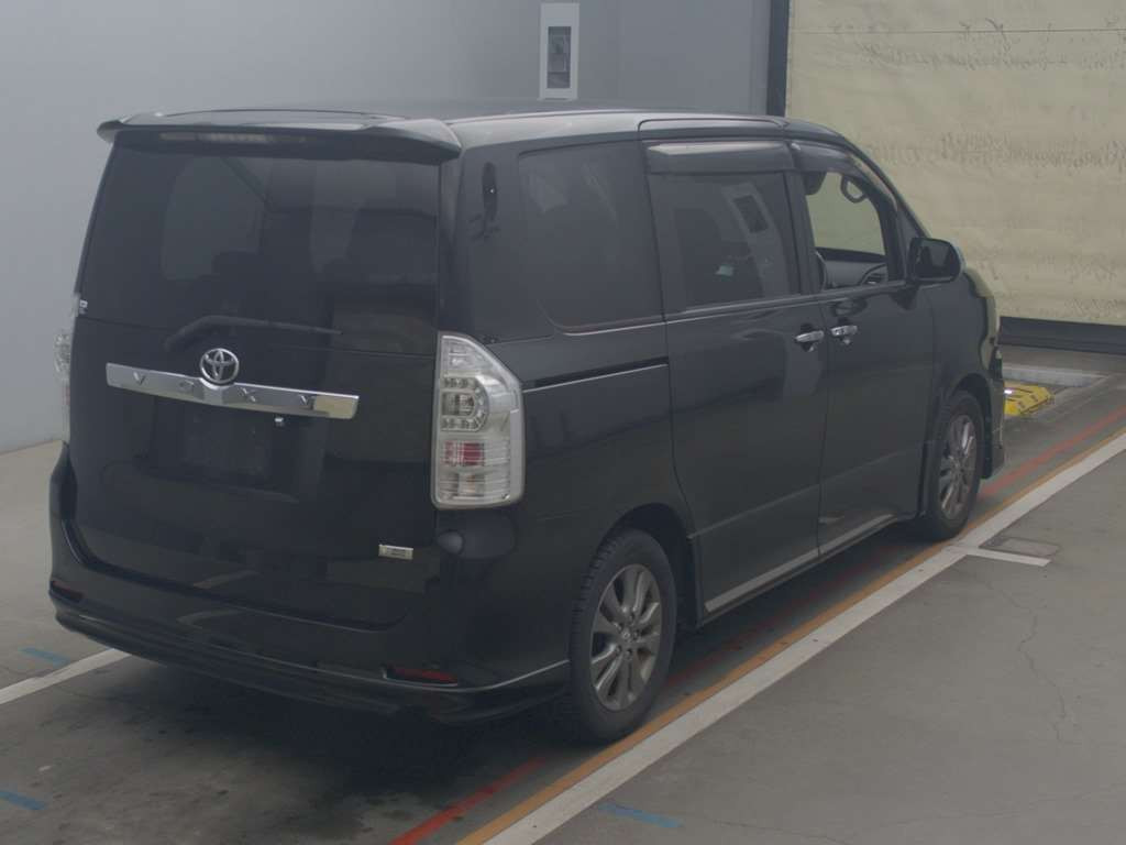 2011 Toyota Voxy ZRR70W[1]