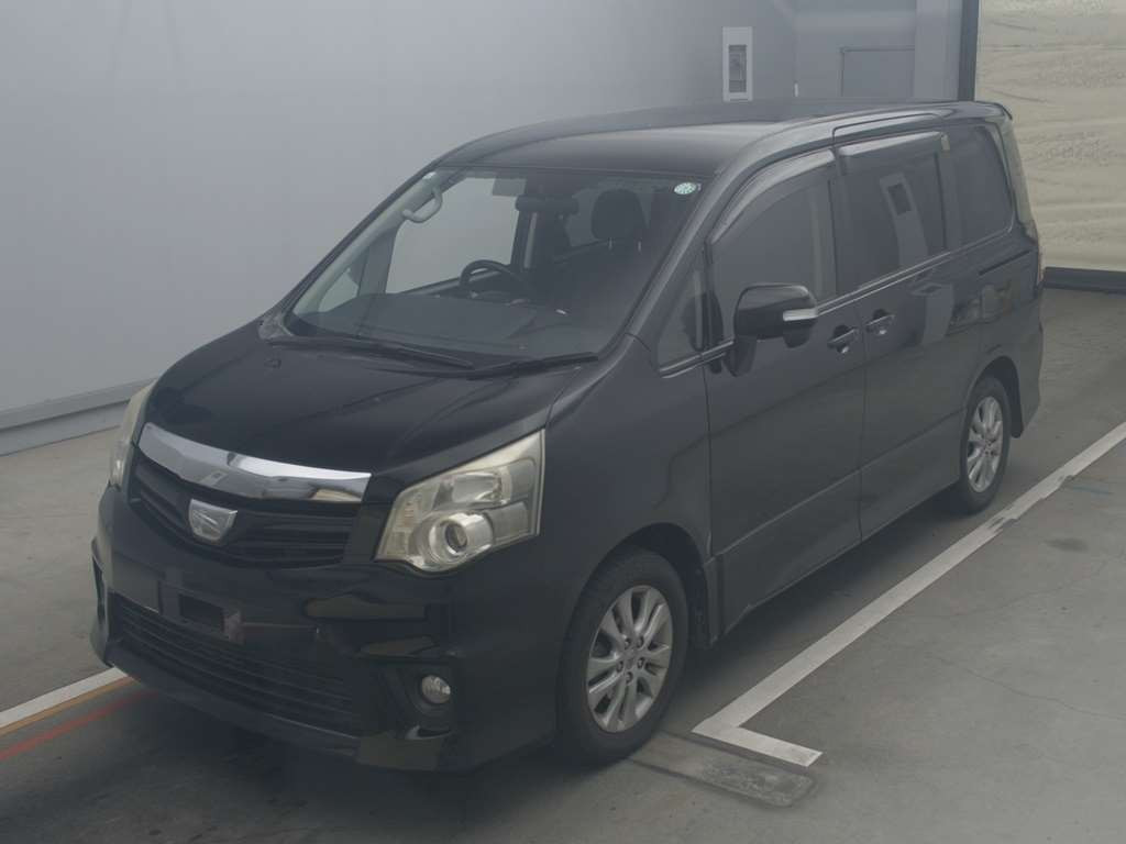 2011 Toyota Noah ZRR70W[0]