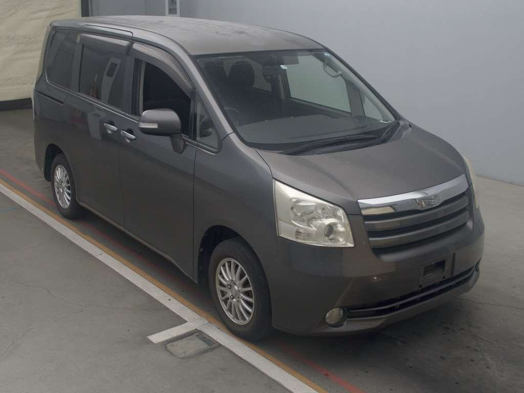 2009 Toyota Noah ZRR70G[2]