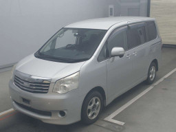 2010 Toyota Noah