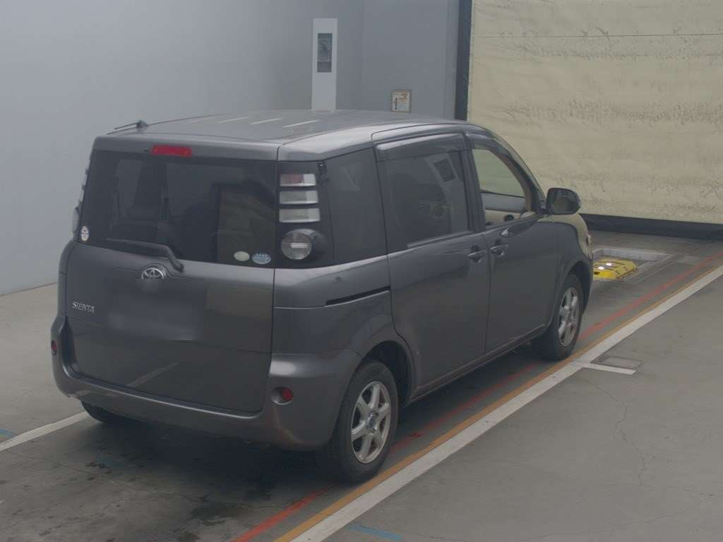 2010 Toyota Sienta NCP81G[1]