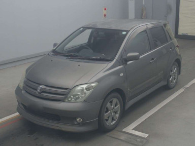 2005 Toyota IST