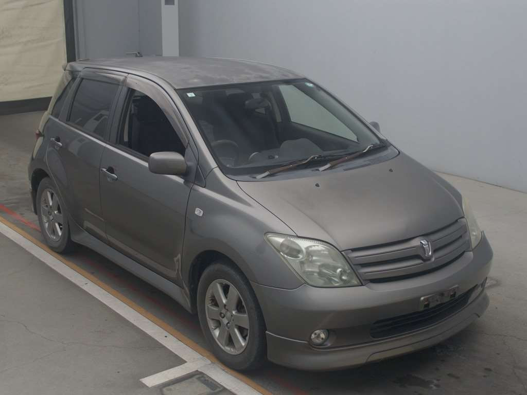 2005 Toyota IST NCP61[2]