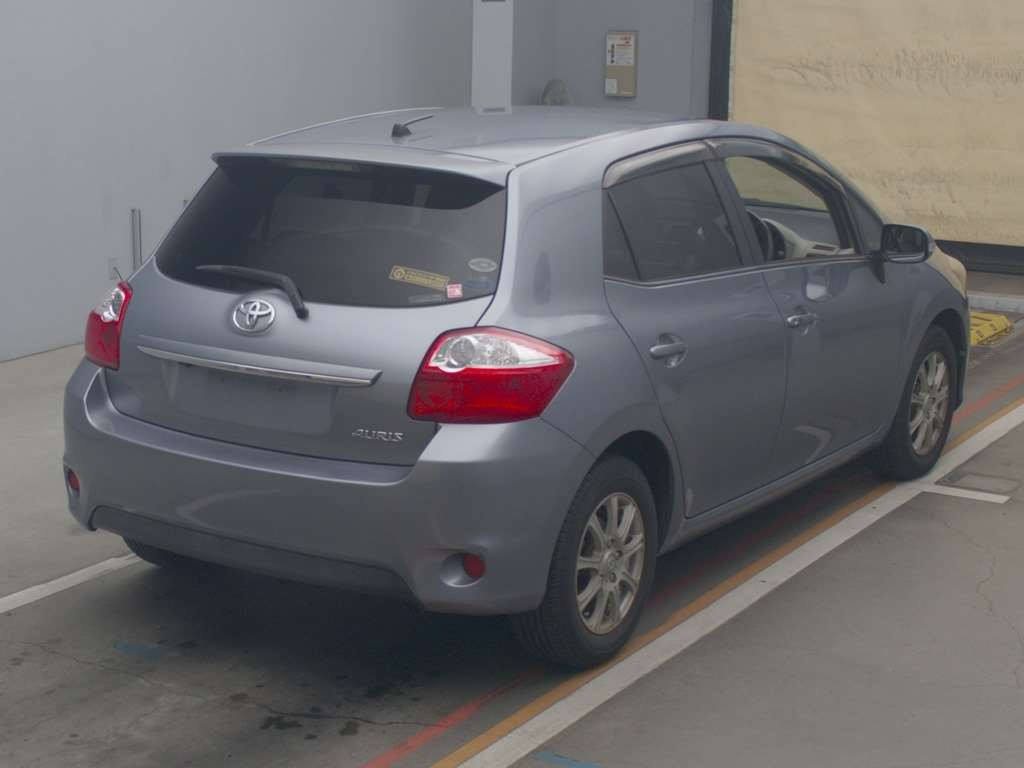 2010 Toyota Auris NZE151H[1]