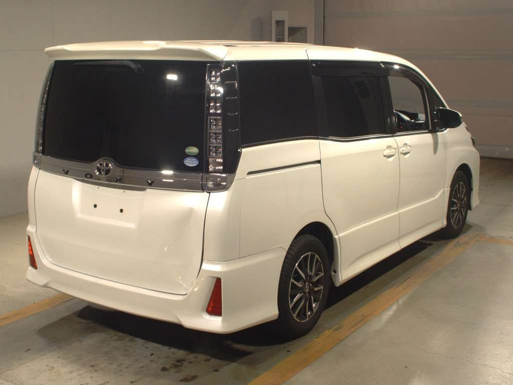 2014 Toyota Voxy ZRR80W[1]