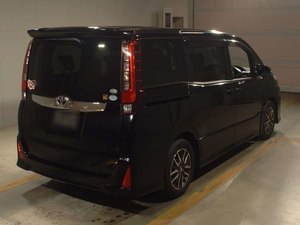 2015 Toyota Noah ZRR80W[1]