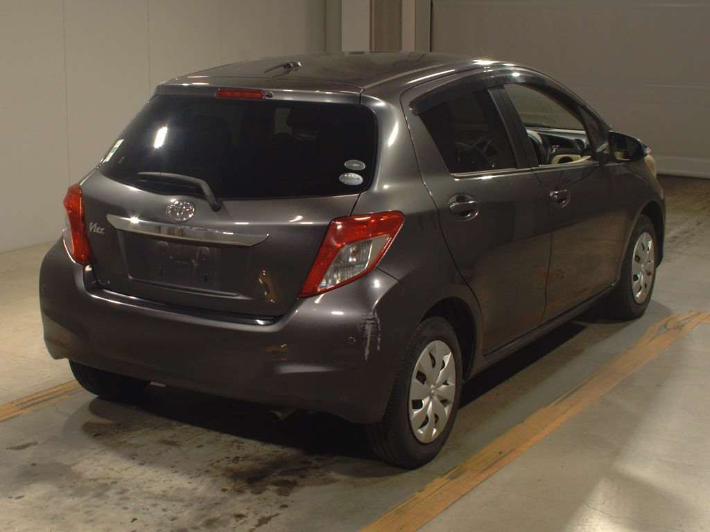 2011 Toyota Vitz NSP130[1]