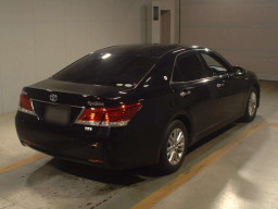 2013 Toyota Crown Hybrid