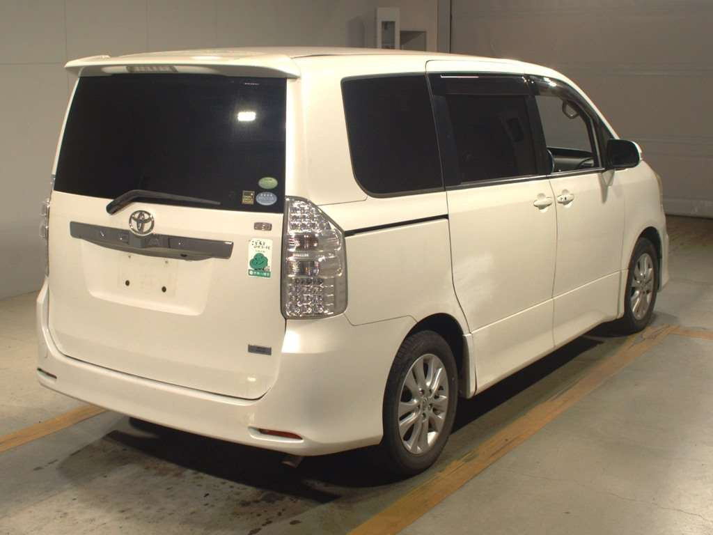 2012 Toyota Noah ZRR70W[1]