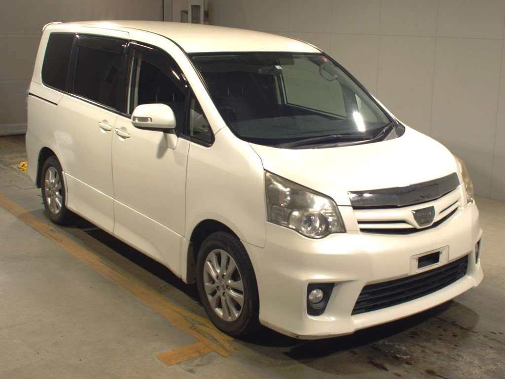 2012 Toyota Noah ZRR70W[2]