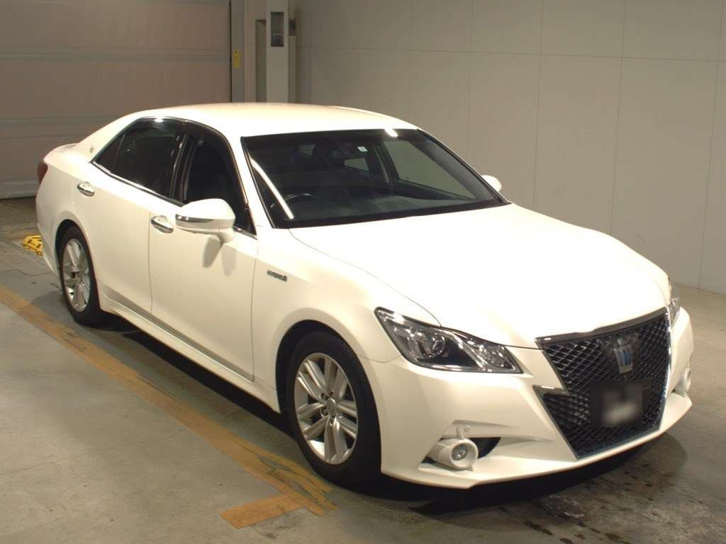 2013 Toyota Crown Hybrid AWS210[2]