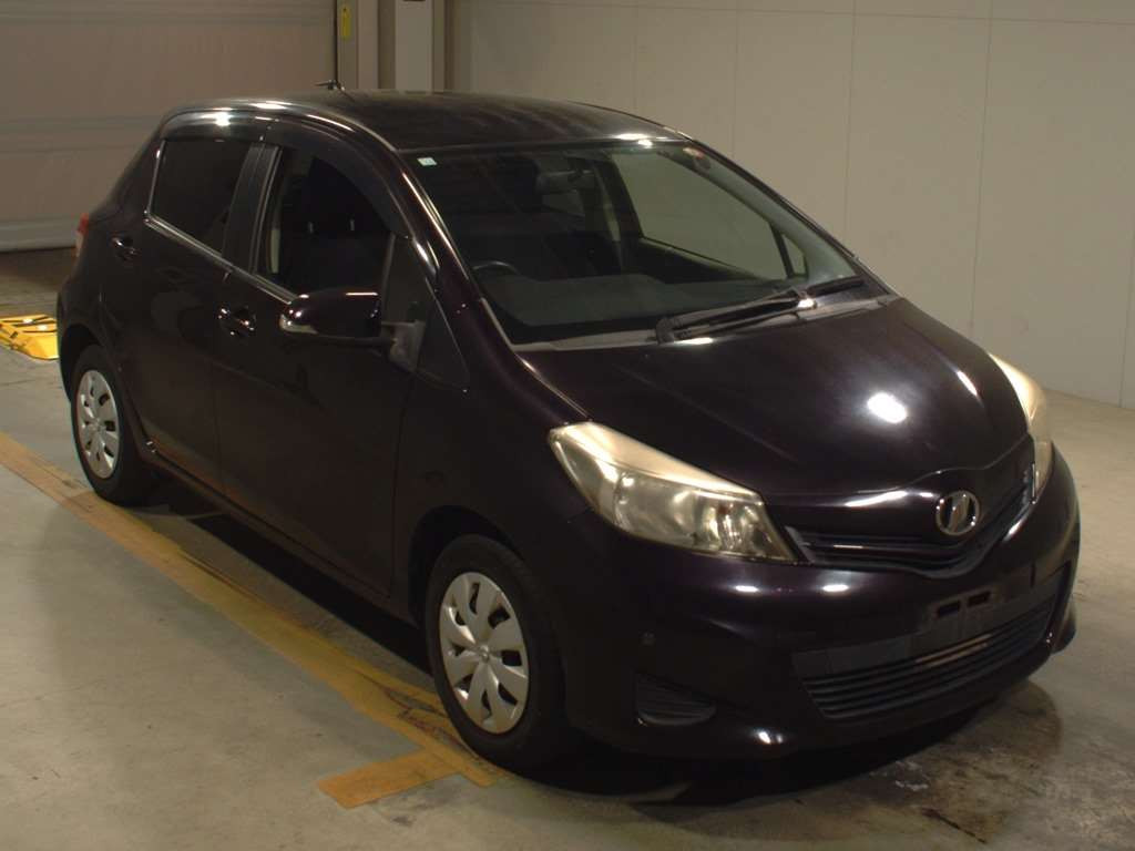 2013 Toyota Vitz KSP130[2]