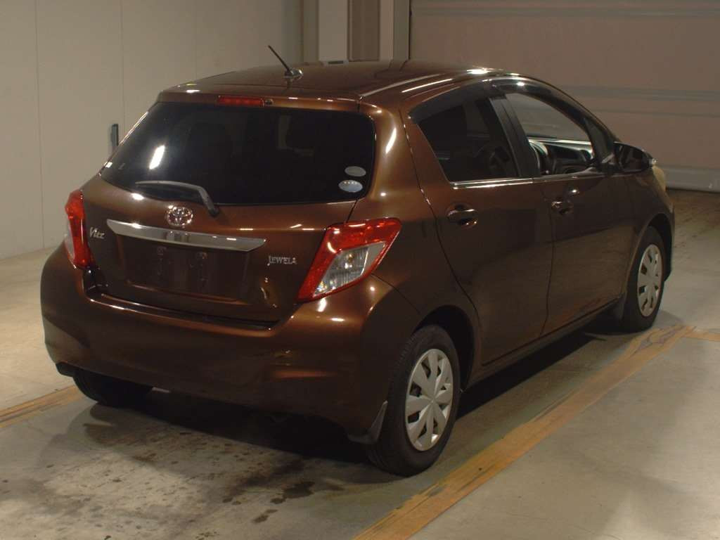 2011 Toyota Vitz NSP130[1]