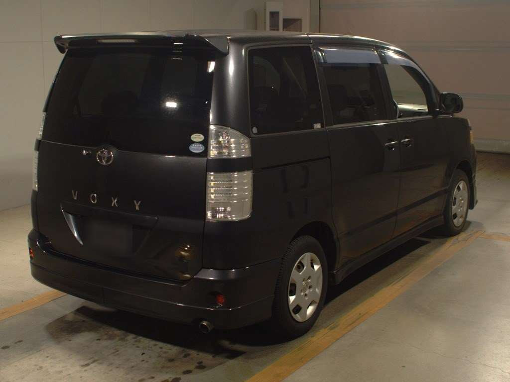 2005 Toyota Voxy AZR60G[1]