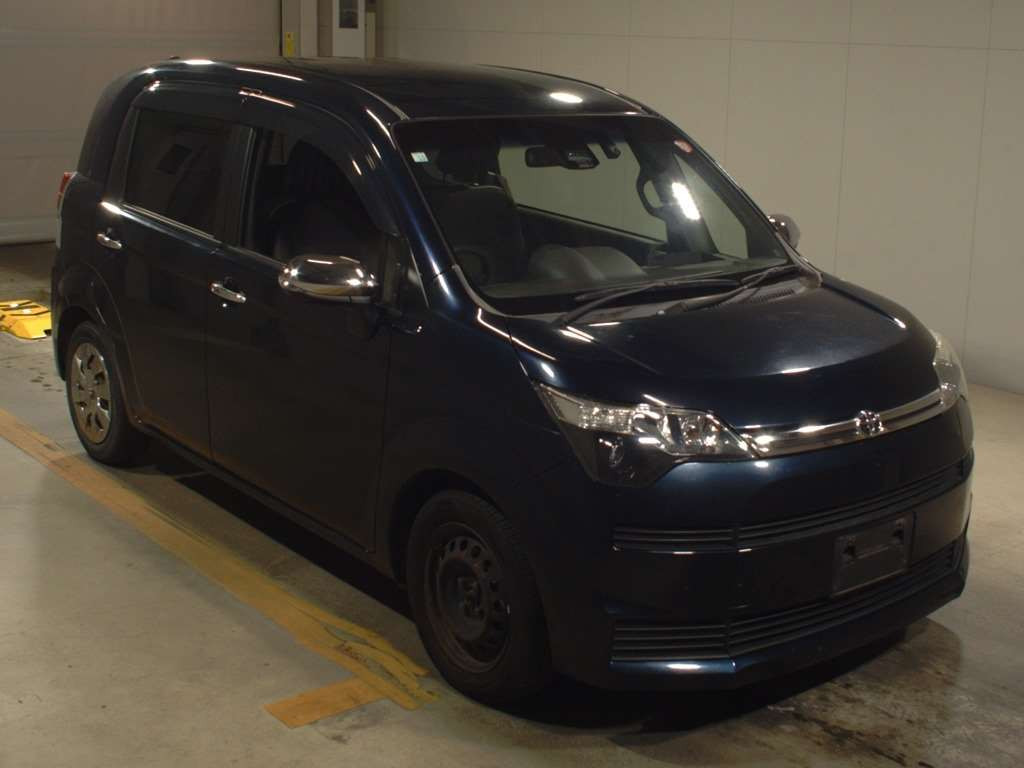 2016 Toyota Spade NSP141[2]