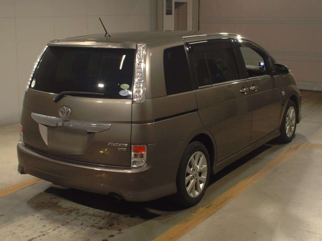 2014 Toyota Isis ZGM11W[1]