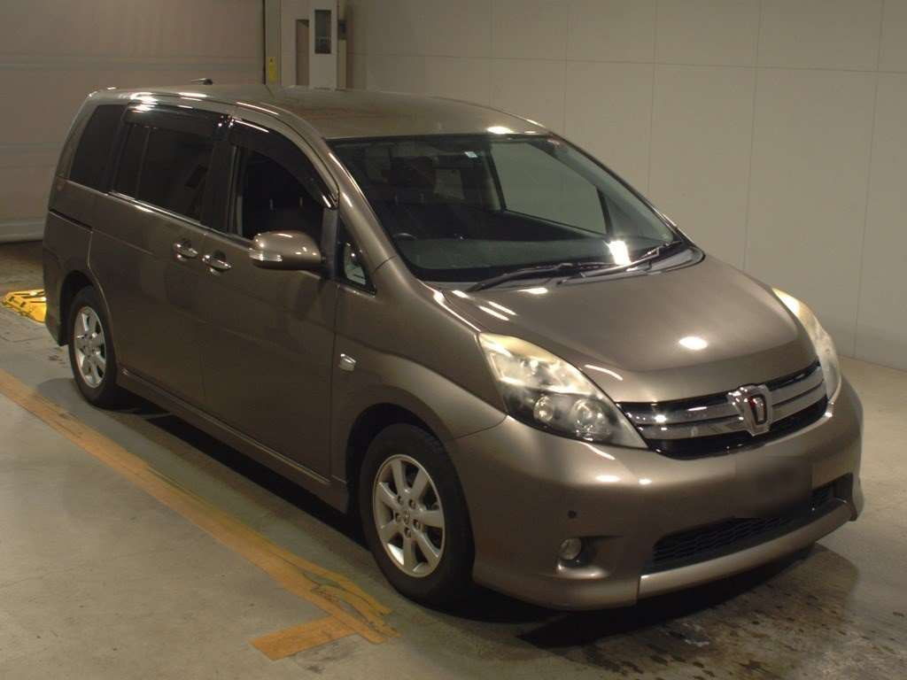 2011 Toyota Isis ZGM10W[2]