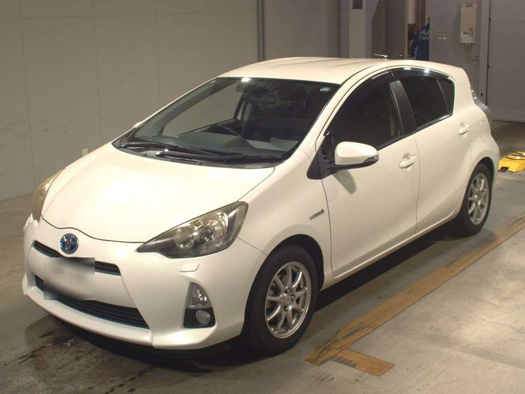 2013 Toyota Aqua NHP10[0]