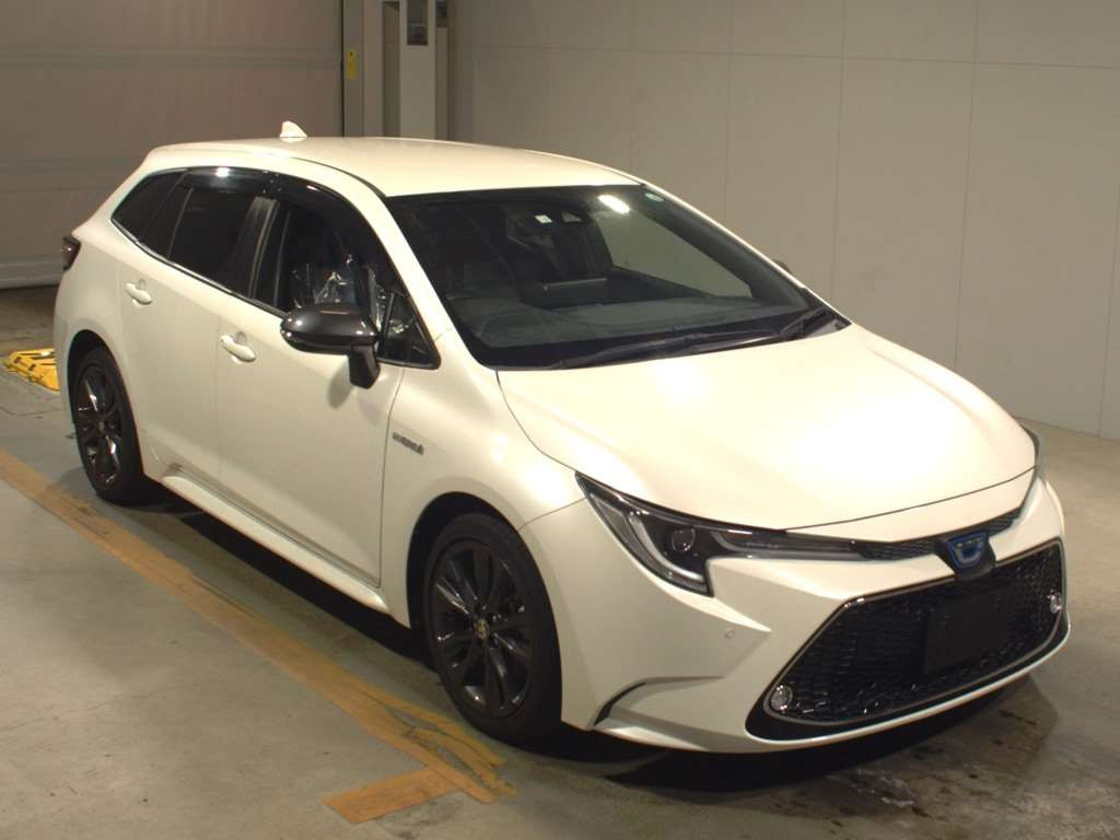 2020 Toyota Corolla Touring Wagon ZWE211W[2]