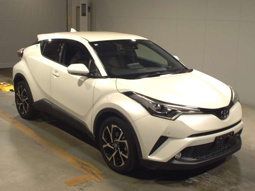 2017 Toyota C-HR NGX50[2]