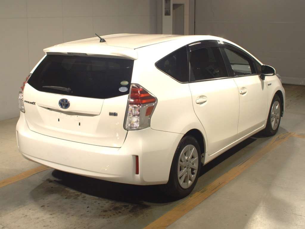 2017 Toyota Prius alpha ZVW40W[1]