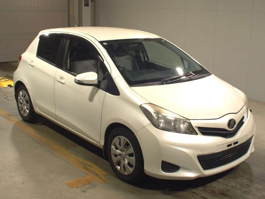 2011 Toyota Vitz NSP130[2]