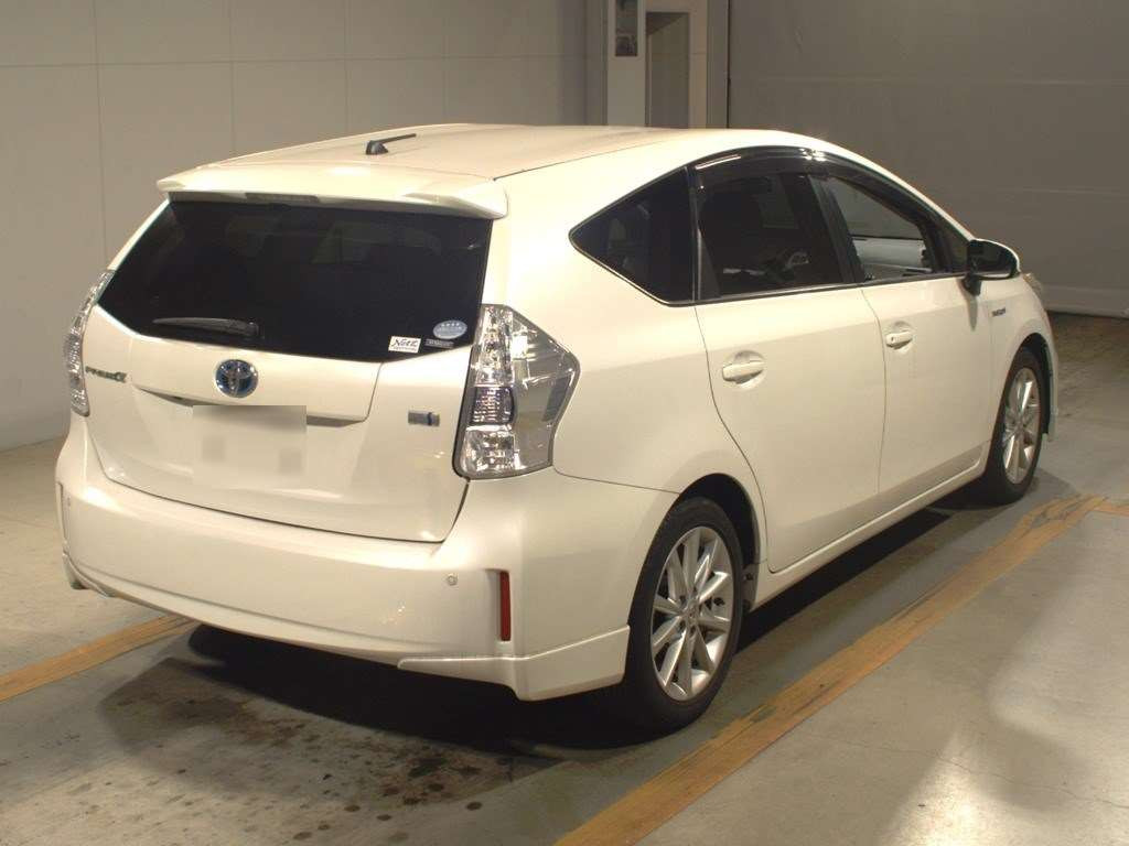 2014 Toyota Prius alpha ZVW41W[1]