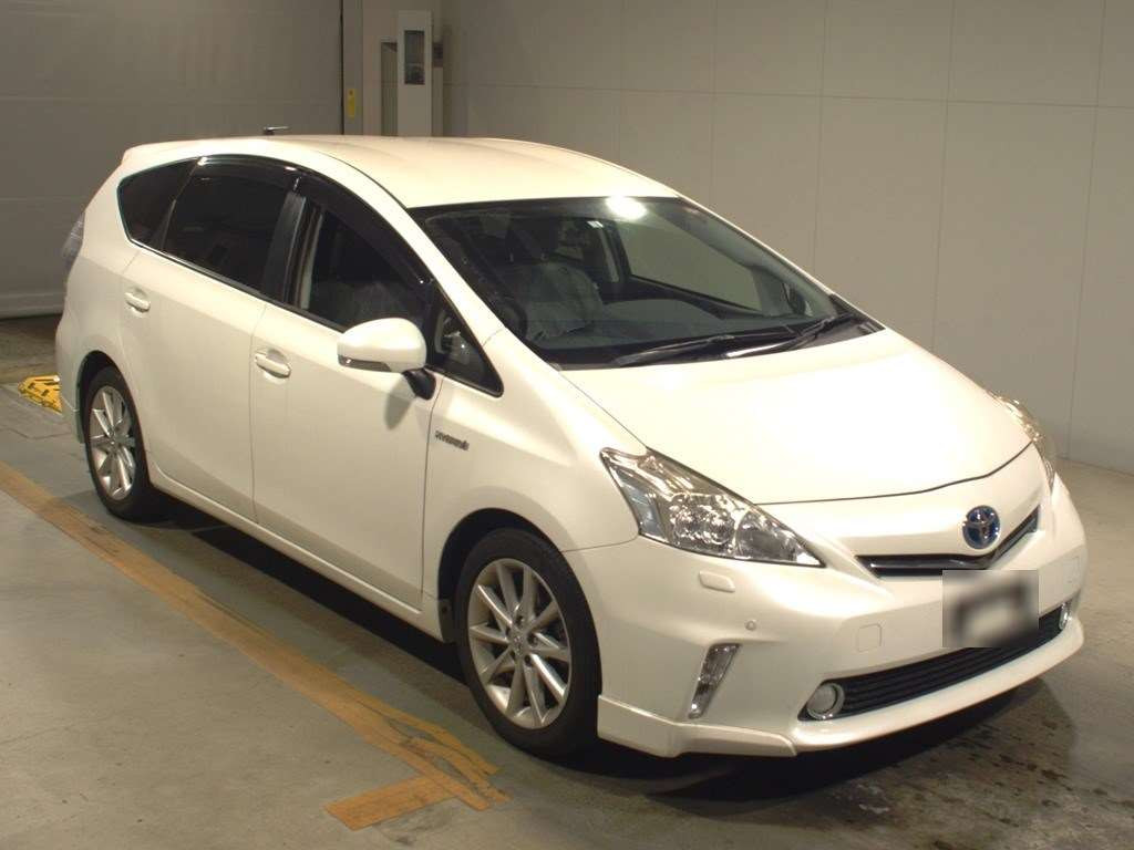 2014 Toyota Prius alpha ZVW41W[2]