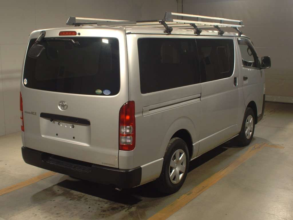 2016 Toyota Regiusace Van TRH200V[1]