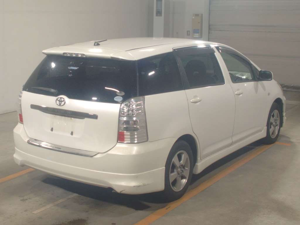 2005 Toyota Wish ZNE10G[1]