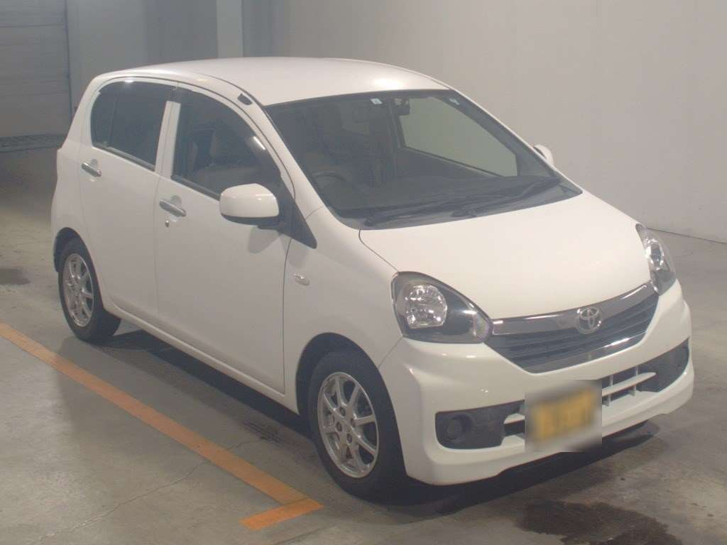 2015 Toyota Pixis Epoch LA300A[2]