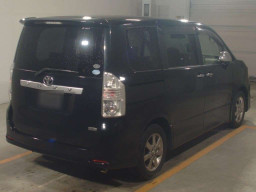 2010 Toyota Voxy