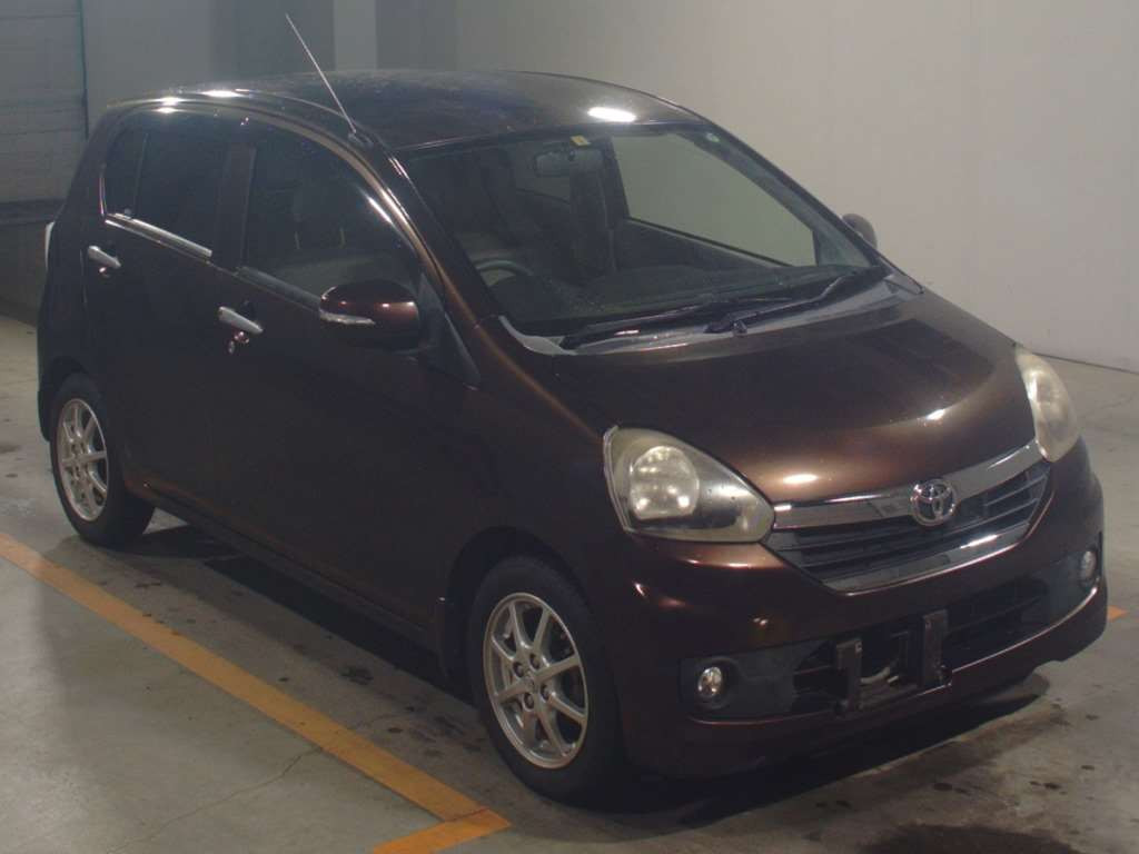 2014 Toyota Pixis Epoch LA300A[2]