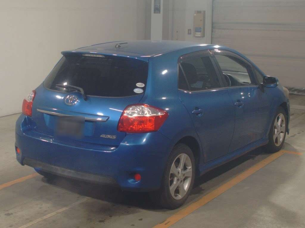 2010 Toyota Auris NZE151H[1]