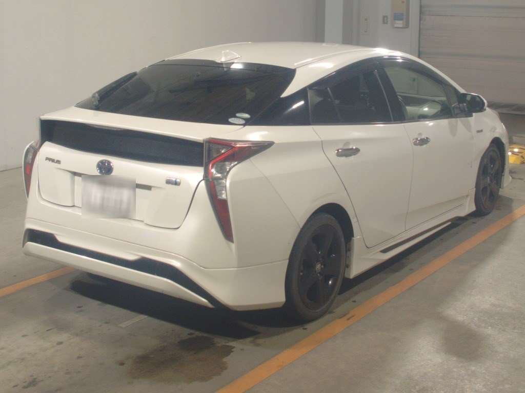 2016 Toyota Prius ZVW50[1]